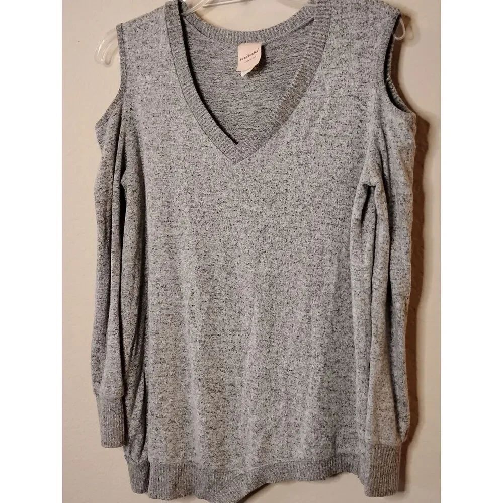 USED Cold Shoulder Freeloader Sweater